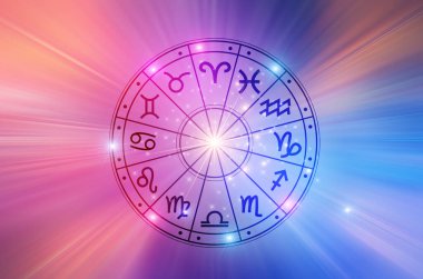 Burç dairesinin içinde burç işaretleri var. Astroloji gökyüzünde birçok yıldız ve ay ile astroloji ve burçlar kavramı