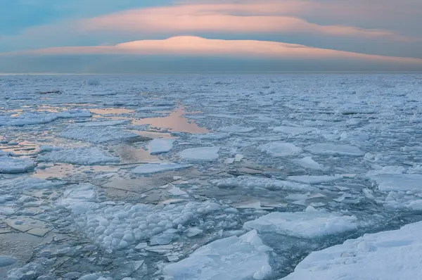 Зимовий Пейзаж Замерзлого Берегу Озера Мічиган Заході Сонця Саугатак Дунс — стокове фото