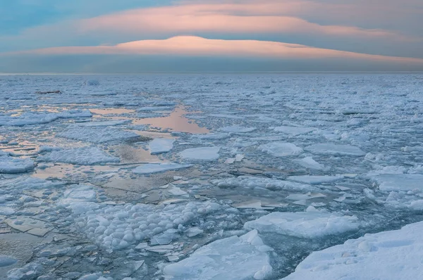 Winterlandschaft Zugefrorenen Ufer Des Michigansees Bei Sonnenuntergang Saugatuck Dunes State Stockbild