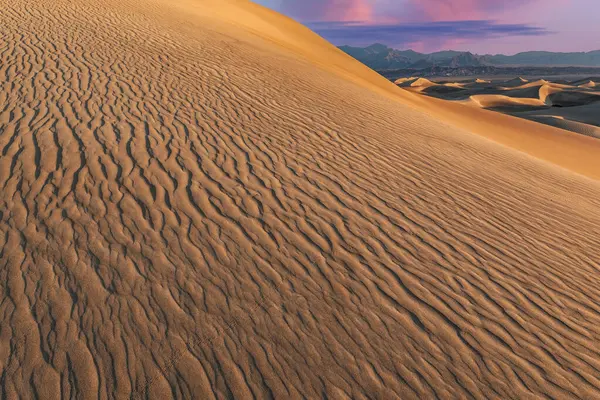 Sunrise, mesquite düz kum tepeleri ve panamint Dağları, ölüm Vadisi Milli Parkı, Kaliforniya, ABD