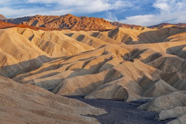 Altın Kanyon 'un Zabriskie Noktası' ndan günbatımında manzara, Ölüm Vadisi Ulusal Parkı, Kaliforniya, ABD