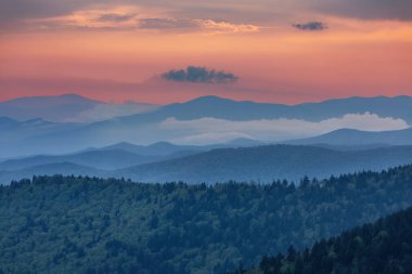 Güneş doğarken manzara, Clingman 's Dome' dan Great Smoky Dağları Ulusal Parkı, Tennessee, ABD