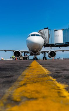 Almaty, Kazakistan, 18 Haziran 2023 - Uluslararası Almaty Kazakistan Havaalanı 'ndaki Arystan havayolu parkında uçun