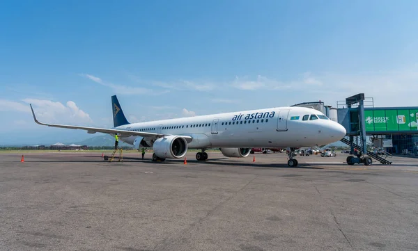 Almaty Kazajstán Junio 2023 Fly Arystan Airlines Park Aeropuerto Internacional — Foto de Stock