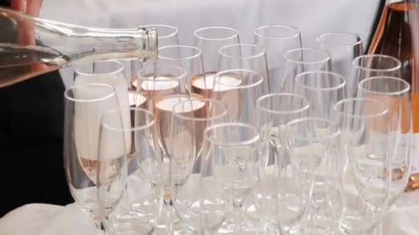 Waiter Pours Wine Glasses Banquet Wedding Buffet — Vídeos de Stock