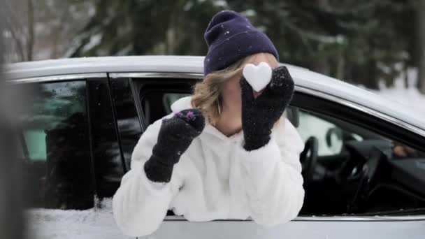 Happy Woman Stylish Winter Clothes Hiding Heart Shape Snow Ball — 비디오