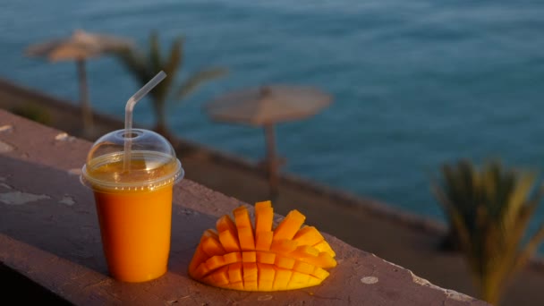 Fresh Sliced Mango Fruit Freshly Squeezed Mango Juice Balcony Beautiful — Video