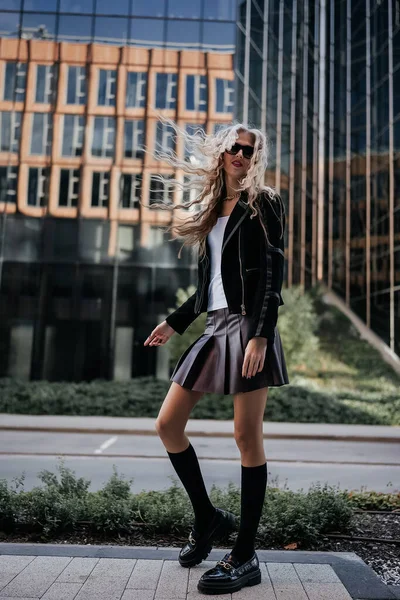 Fashionable Young Woman Black Jacket Wearing Dark Sunglasses Posing City — Stock Photo, Image