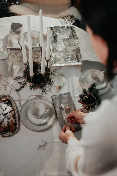 Woman Hand Setting Table Christmas Dinner Table Decorated White Tablecloth — Stock Photo, Image