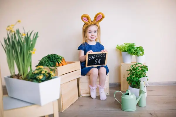 Menina Bonito Usando Orelhas Coelho Dia Páscoa Engraçado Anos Idade — Fotografia de Stock