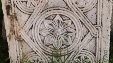 Osmanlı İmparatorluğu 'nun çiçek süsleriyle mezar taşı, Türk kültür mirası, Sandikli Türkiye