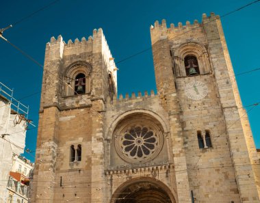 Se Patriarchal Cathedral Lisbon, view from low angle during sunset with clear sky