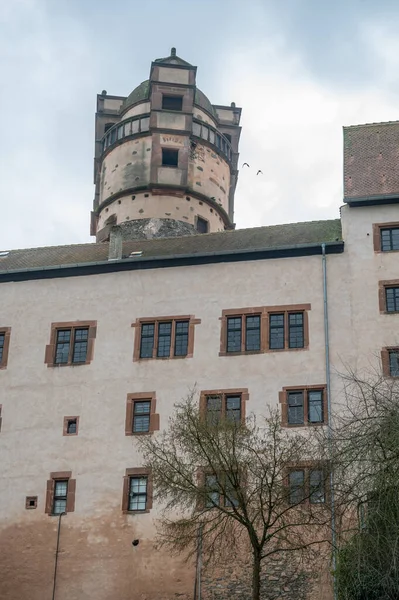 Hauptturm Der Ronneburg Mit Gebäude Davor Blick Bei Bewölktem Himmel — Stockfoto