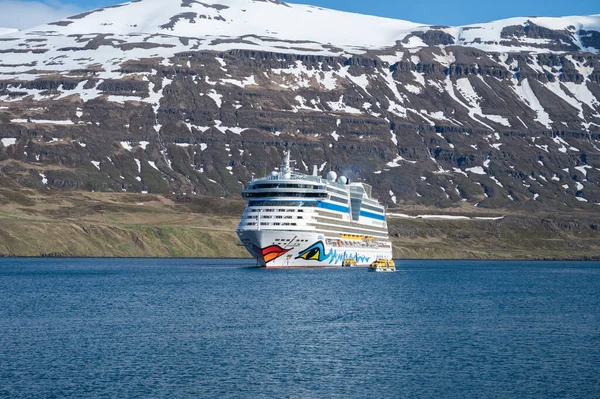 Aida Bella Cruise Ship Fiordo Seydisfjordur Islanda Vista Lontano Con — Foto Stock