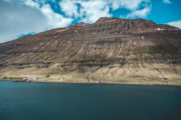 Hegyvonulat Fjordban Seydisfjordur Közelében Izlandon — Stock Fotó