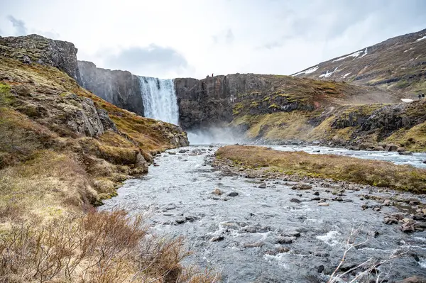 Gufufoss Wasserfall Tiefblick Menschen Oben Stehend Der Nähe Von Seydisfjordur — Stockfoto