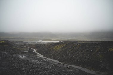 Yağmurlu İzlanda manzarası Solheimajokull Buzulu Bulutlu havada