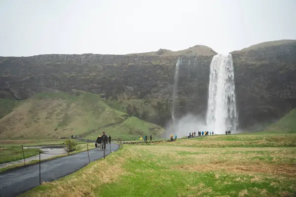 セルジャランズフォスウォーターフォール 雨天時 アイスランド — ストック写真