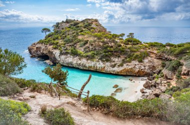 Calo des Moro Mayorka 'nın en güzel plajı, İspanya' nın en güzel havasında, hiç insan olmadan, yatay çekim, Mallorca