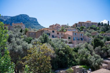 Deia, Mallorca şehrinin arka planında Serra de Tramuntana dağ manzarası, Majorca İspanya