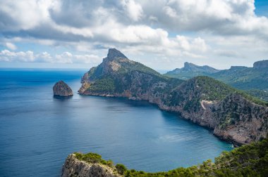 Kaptan Formentor, Mallorca, güzel deniz manzarası ve Mayorka kıyısı, geniş açı çekimi.