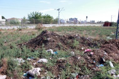 Parkta çöp ve atık