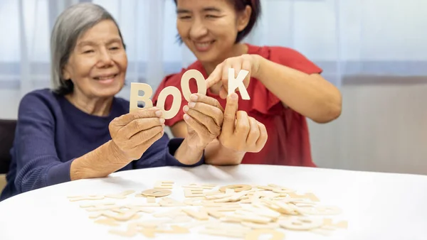 Elderly Woman Playing Alphabet Games Improve Mental Health Memory Daughter — Stock Photo, Image