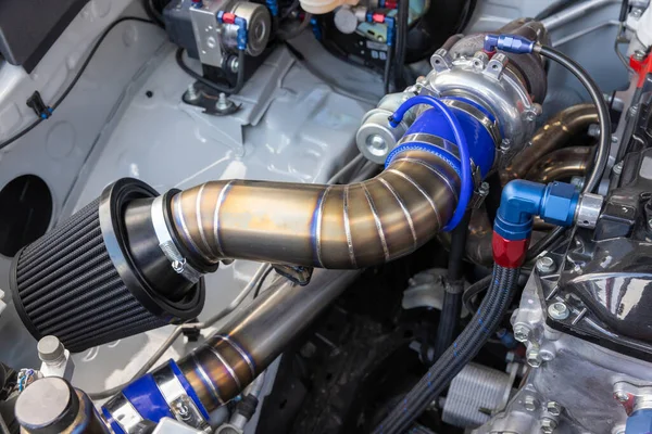 汽车涡轮增压器的不锈钢进气管道 图库照片