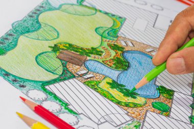 Öğrenci bahçe tasarım kursunu öğreniyor..