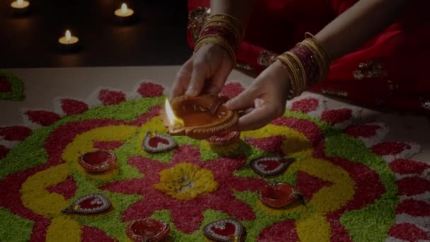 Clay Diya Λαμπτήρες Άναψε Κατά Διάρκεια Εορτασμού Diwali Diwali Deepavali — Αρχείο Βίντεο