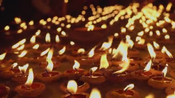 Światła Świec Modlić Się Posąg Ganesh Ciemnym Tle — Wideo stockowe
