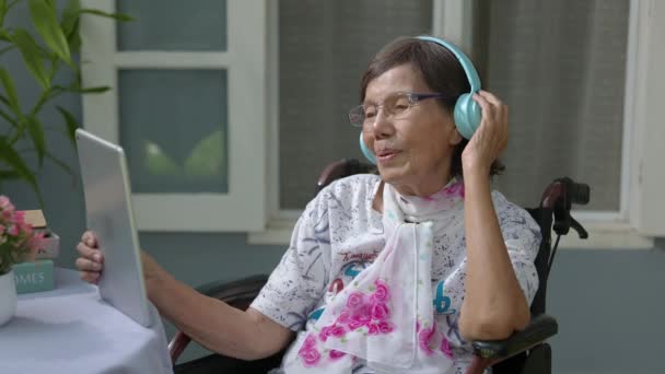 Muzykoterapia Leczeniu Otępienia Starszych Kobiet — Wideo stockowe