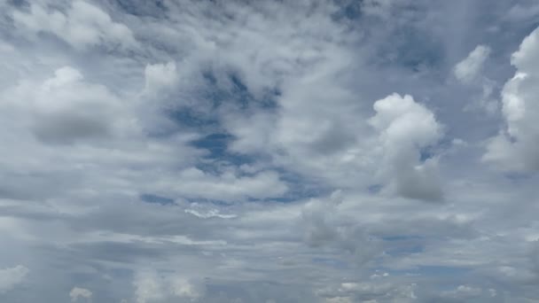 气候变化 全球变暖预计会在某些地方增加某些类型的云 而在另一些地方则会减少这些云 — 图库视频影像