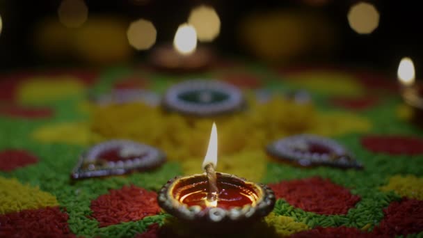 在迪瓦利庆典期间点亮的粘土灯是印度最大也是最重要的节日 — 图库视频影像