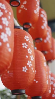 Japon fenerleri yemek festivalinde süslenmişti..