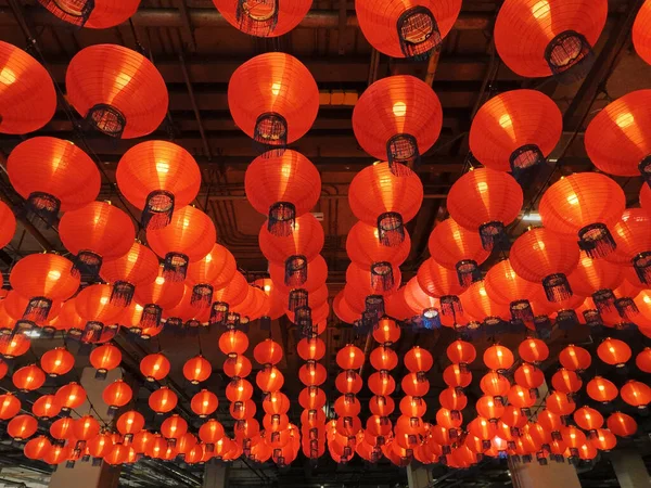 中国农历新年期间 唐人街装饰着红灯笼 图库图片