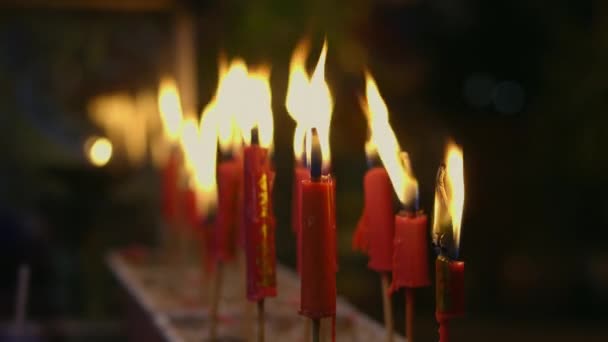 Зажжение Красной Свечи Китайском Святилище Блеска Китайском Новогоднем Фестивале — стоковое видео