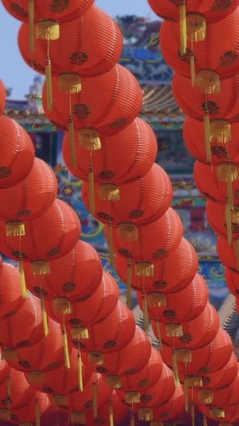 チャイナタウンエリアの中国の新年のランタン 垂直ビデオ ストック動画
