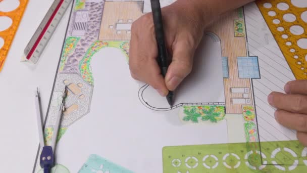 ランドスケープアーキテクト学生学習ガーデンプランデザイン手描き ロイヤリティフリーのストック動画