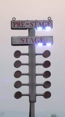 Drag racing sokak ağaç ışık. Sahne lamba sinyal çeyrek mil pistinde.