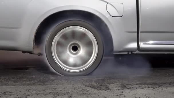 Elektro Drag Rennwagen Brennt Reifen Start — Stockvideo