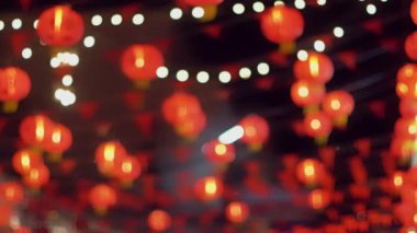 Çin mahallesinde yeni yıl feneri. Fenerin üzerindeki Çince alfabeyi 