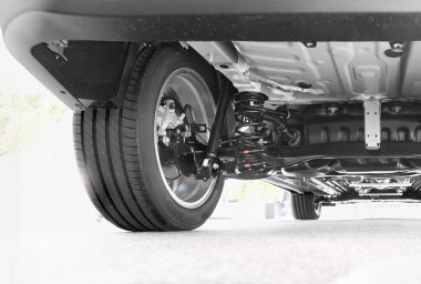 MPV hibrit araba süspansiyonu ve arka sürücü mili.