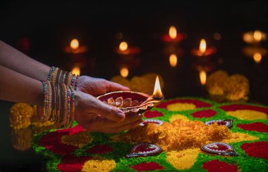 Diwali Gelenekleri ve Dünya Çapındaki Kutlamalar