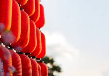 Japon fenerleri yemek festivalinde süslenmişti..