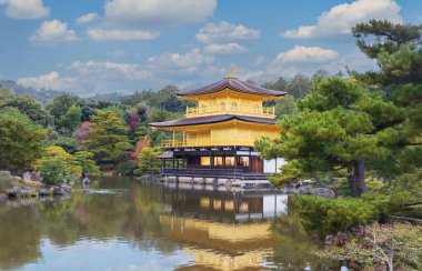 Kinkakuji Tapınağı Kinkakuji (Altın Pavyon) Kuzey Kyoto Japonya 'daki Zen Tapınağı.
