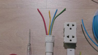 PVC Kanalında elektrik tamir kablosu, evi yenile .