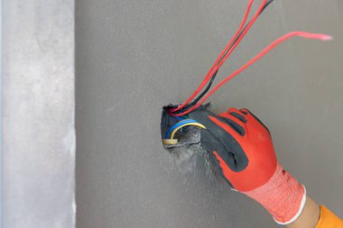 Elektrik kablolarının güvenliğini sağlamak için elektrik kablosu renkleri.