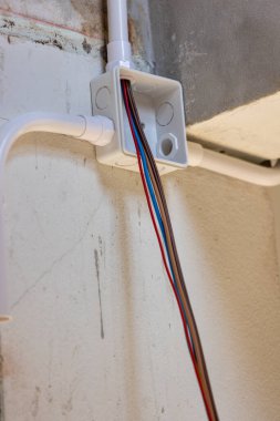 Elektrik kablolarının güvenliğini sağlamak için elektrik kablosu renkleri.
