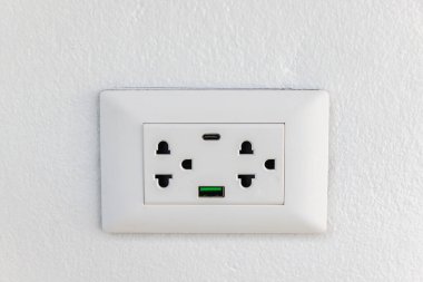 Mobil aygıta yüklenmek için USB-C duvar soketi.